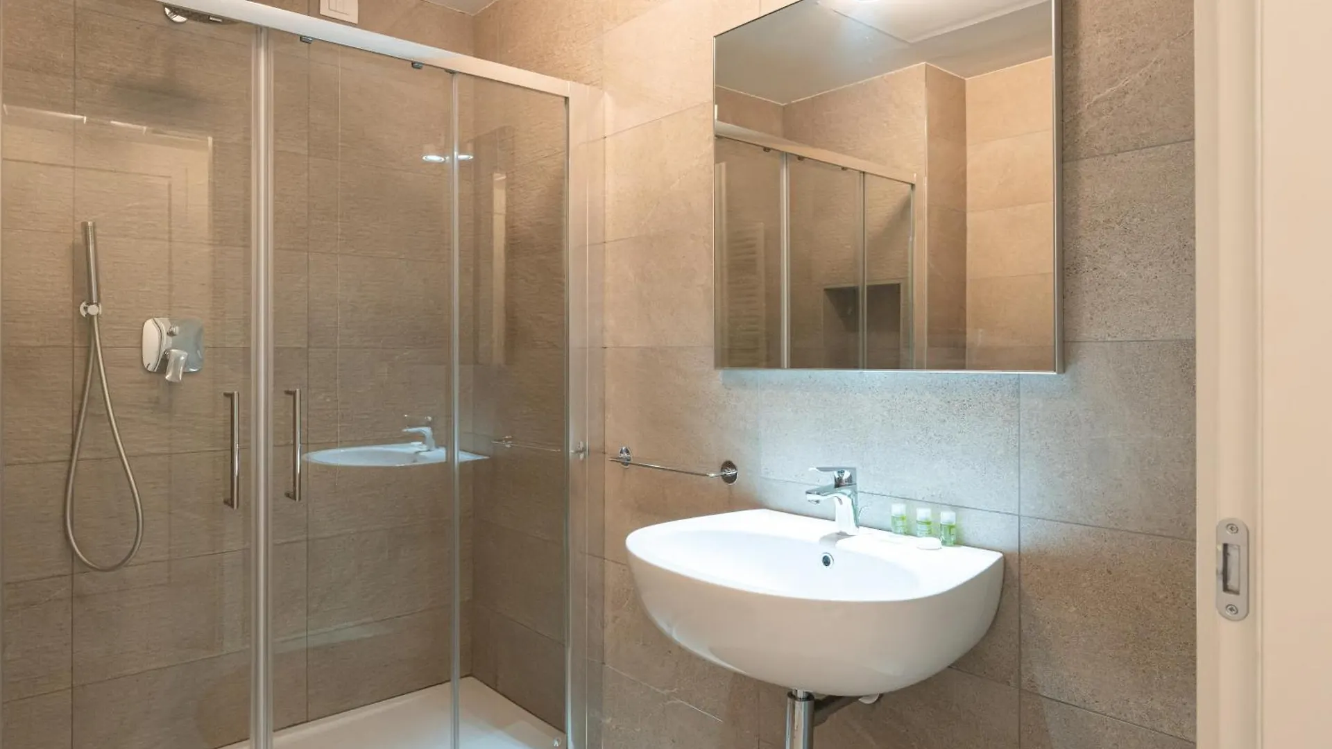 Elegante Bilocale Isola A - Mirable Pm Apartamento Milão 0*,  Itália