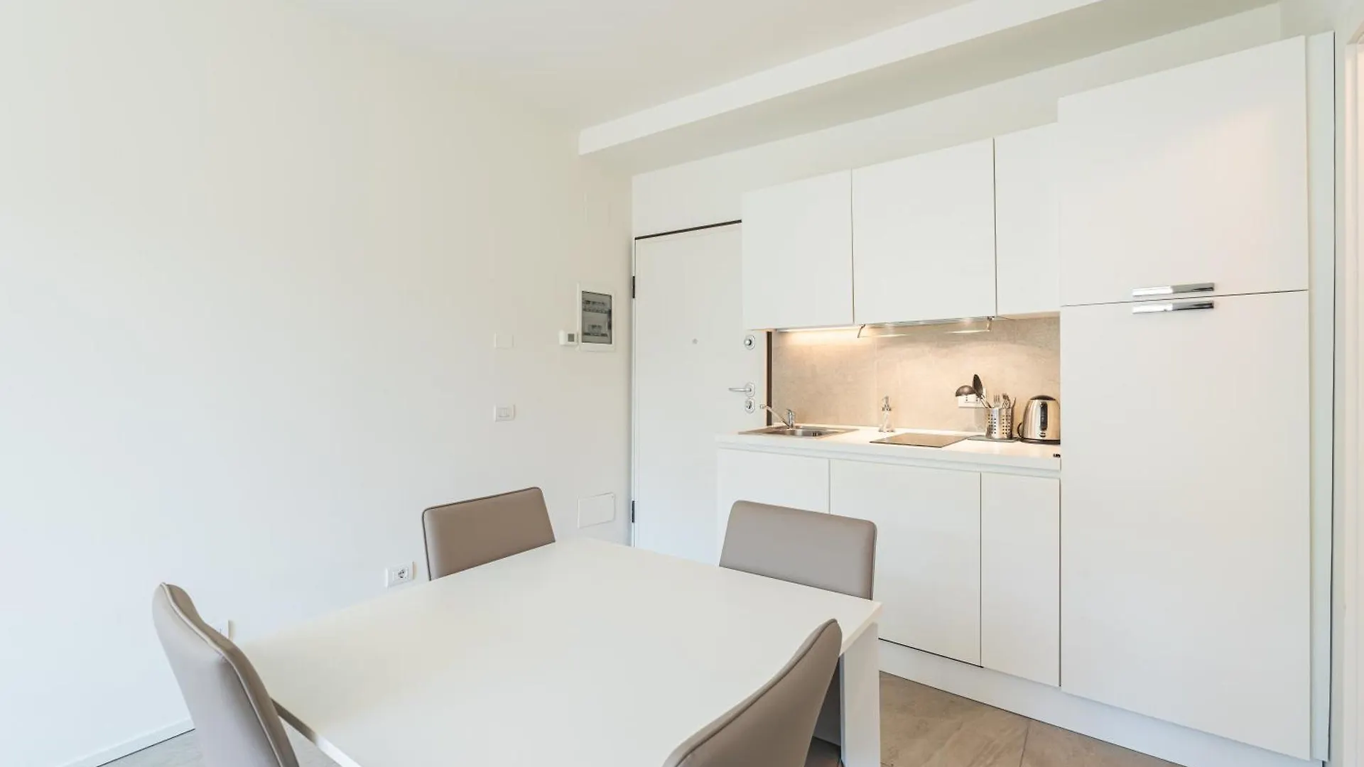 Elegante Bilocale Isola A - Mirable Pm Apartamento Milão